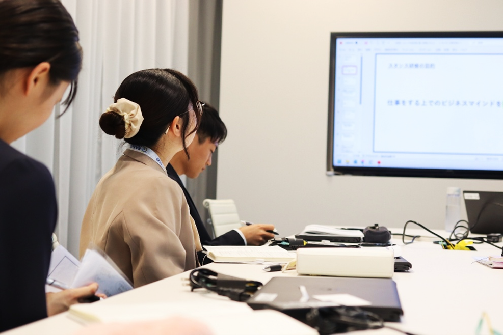 前を向く曽田さんの背中